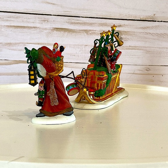 DEPARTMENT 56 - Father Christmas’s Journey - Heritage Village - Dickens Village - Picture 5 of 11